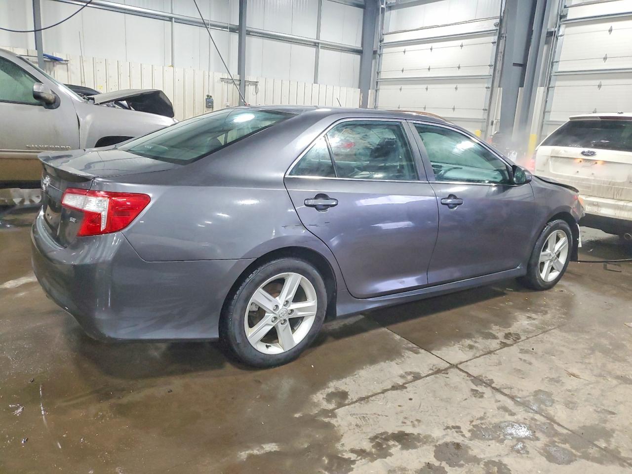 2014 TOYOTA CAMRY L photo 3