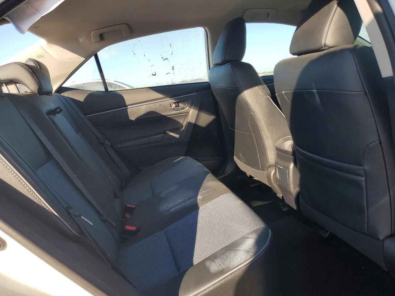 2015 TOYOTA COROLLA L photo 10