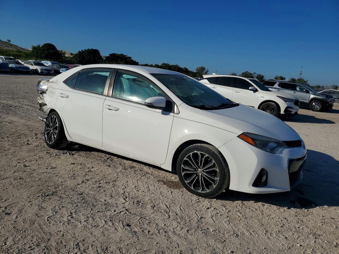 2015 TOYOTA COROLLA L photo 4