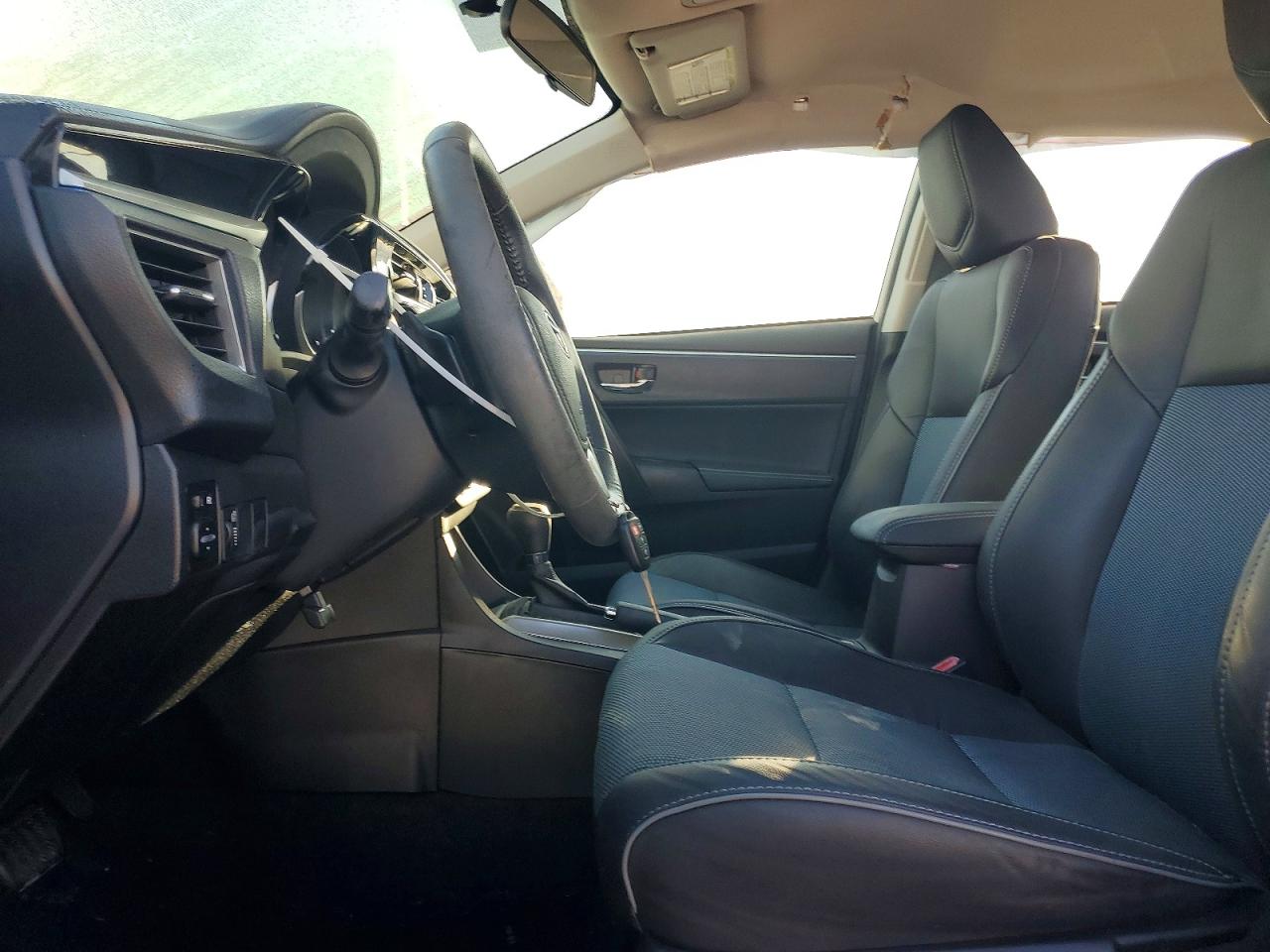 2015 TOYOTA COROLLA L photo 7