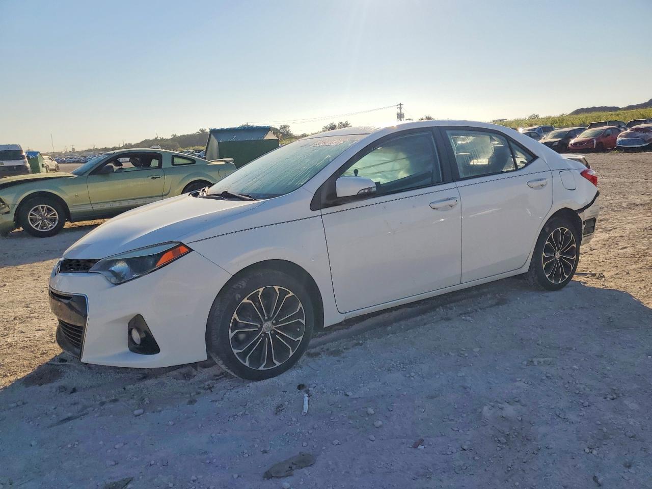 2015 TOYOTA COROLLA
