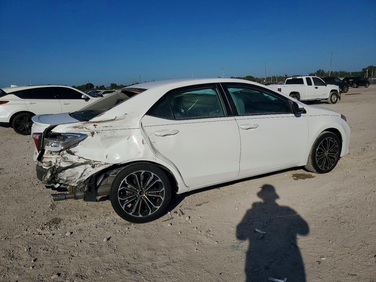2015 TOYOTA COROLLA L photo 3