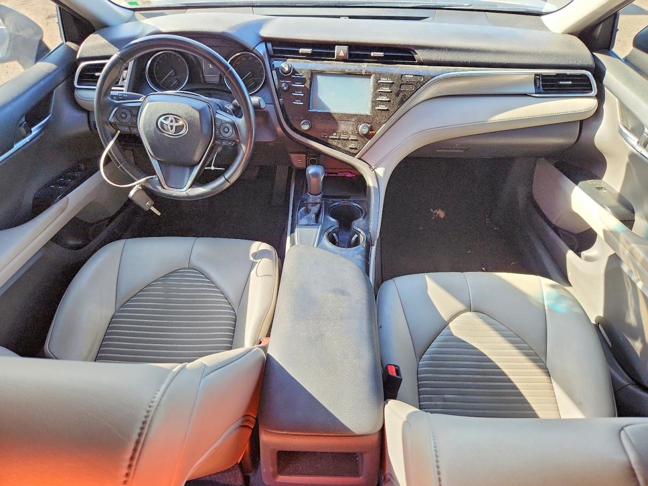 2018 TOYOTA CAMRY L photo 8