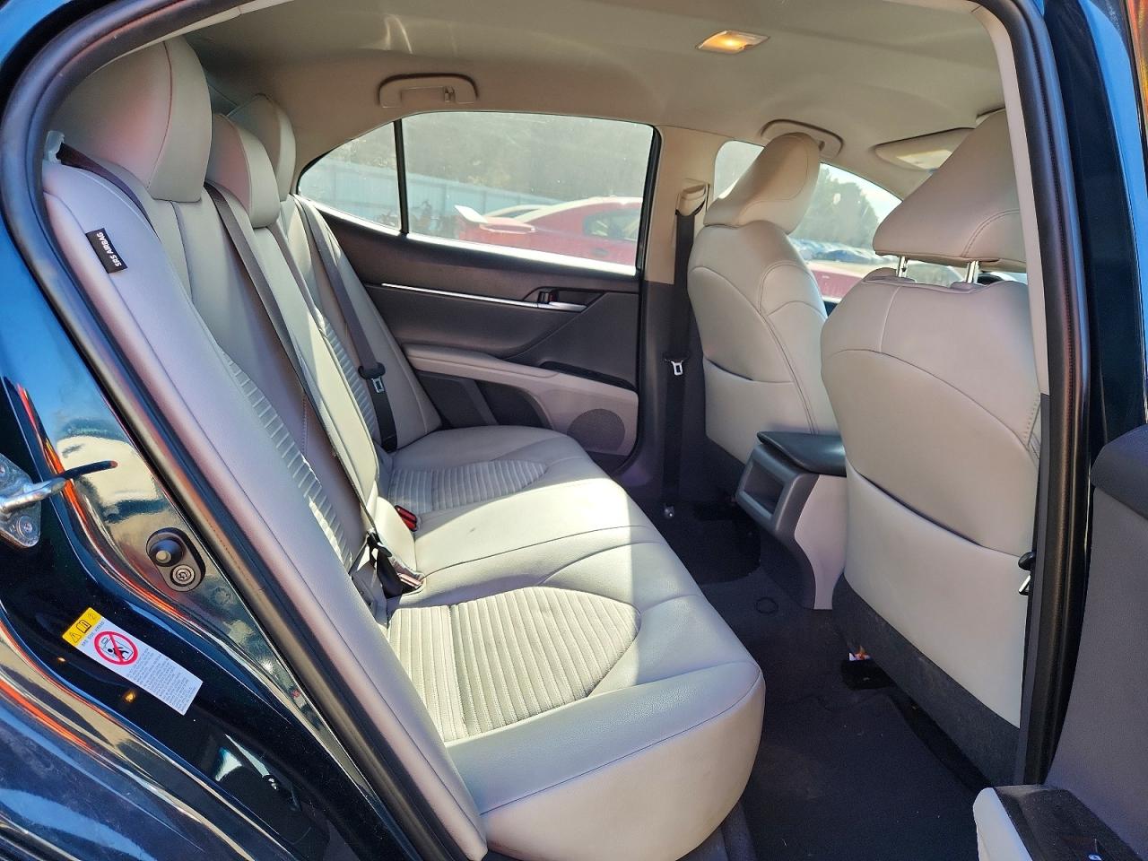 2018 TOYOTA CAMRY L photo 10
