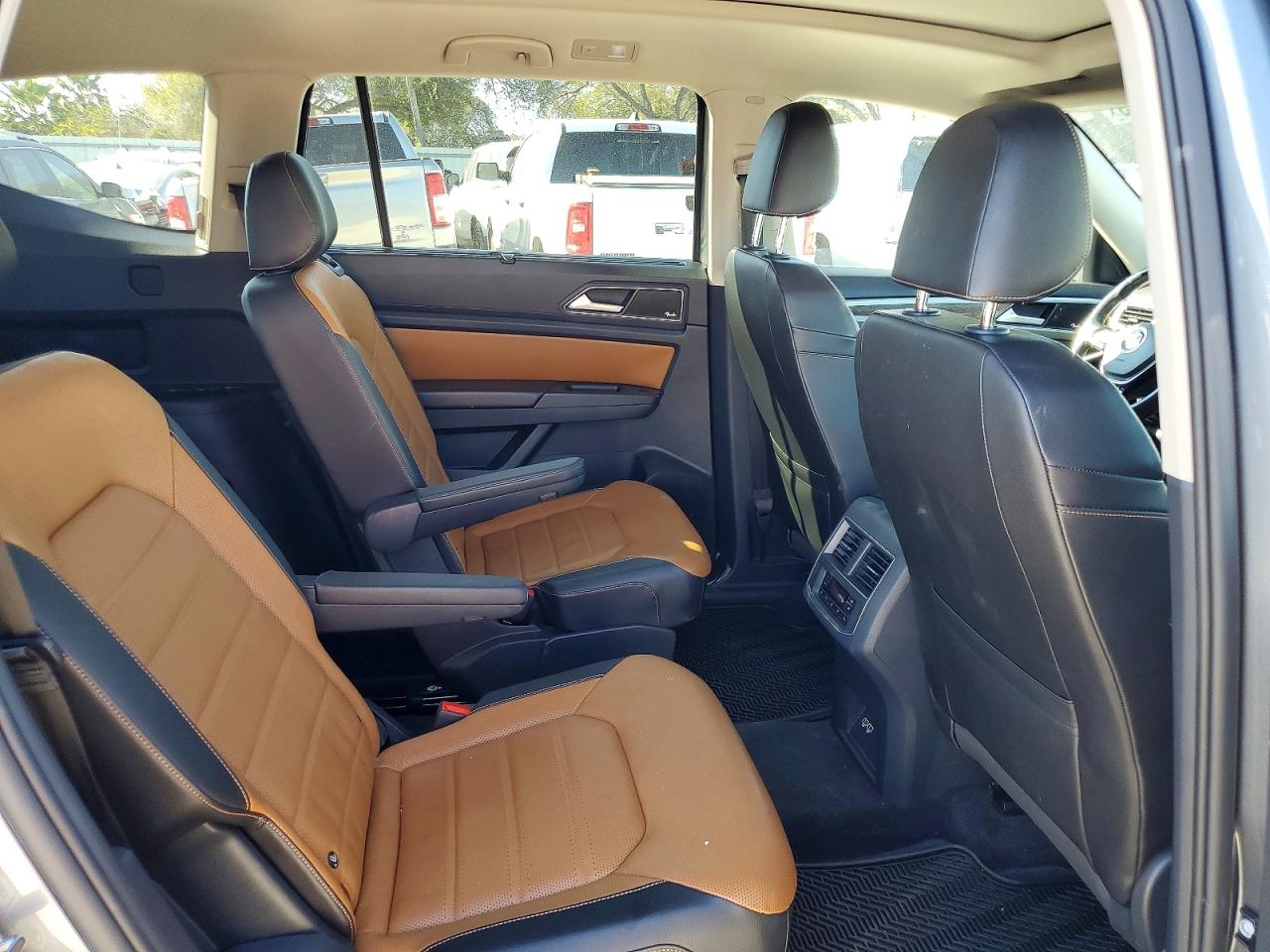 2018 VOLKSWAGEN ATLAS SEL PREMIUM photo 11