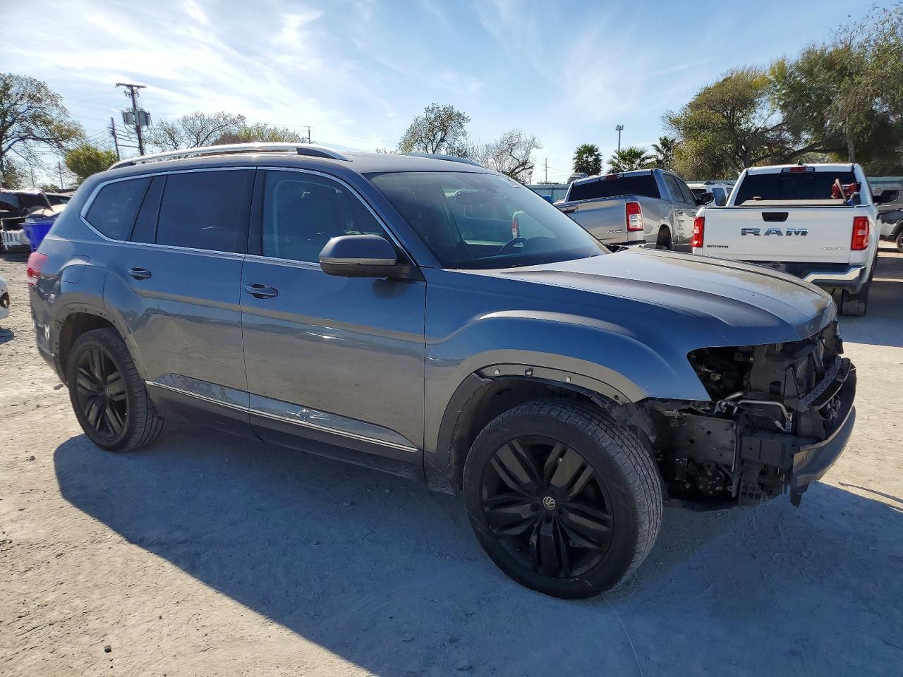 2018 VOLKSWAGEN ATLAS SEL PREMIUM photo 4