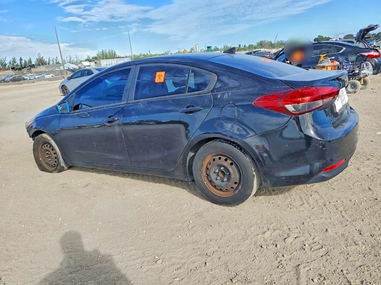 2017 KIA FORTE LX photo 2