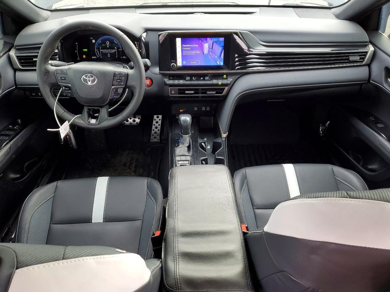2025 TOYOTA CAMRY XSE photo 8