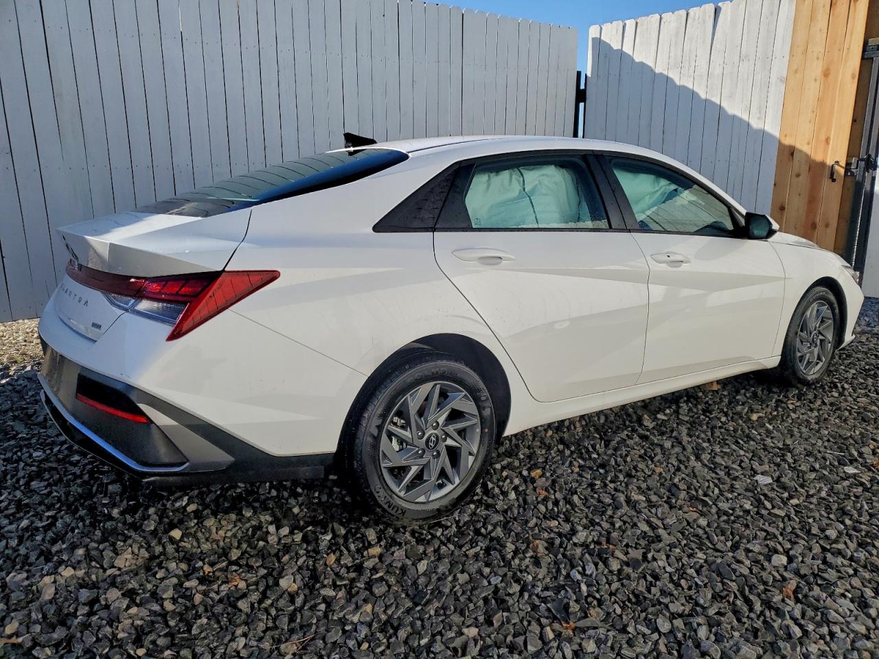 2025 HYUNDAI ELANTRA BLUE photo 3