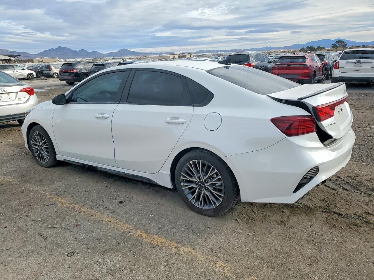 2023 KIA FORTE photo 2