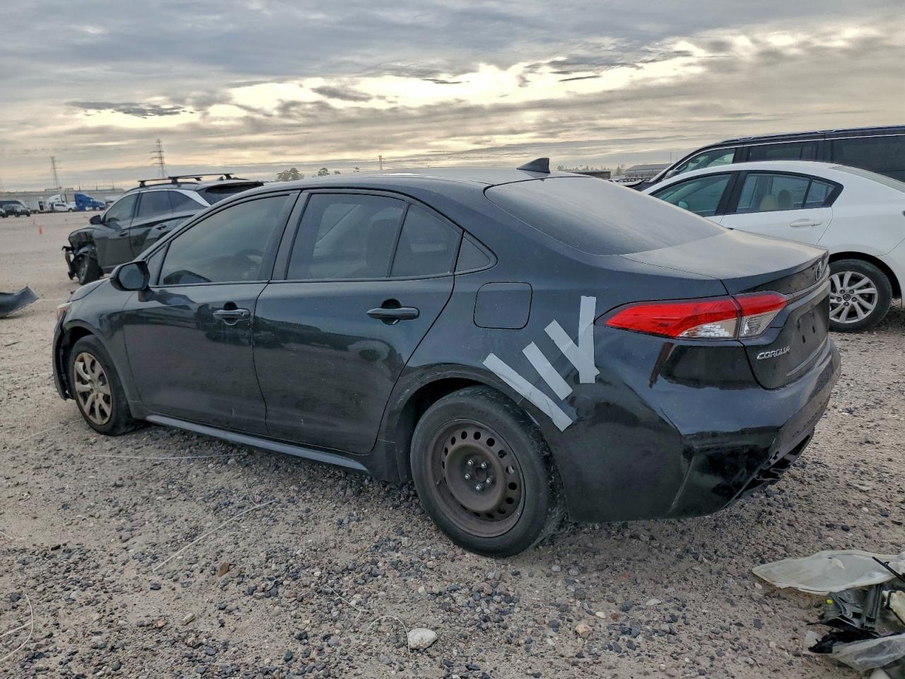 2020 TOYOTA COROLLA LE photo 2
