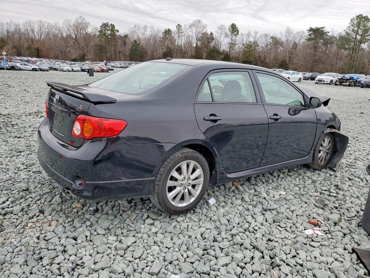 2010 TOYOTA COROLLA BASE photo 3