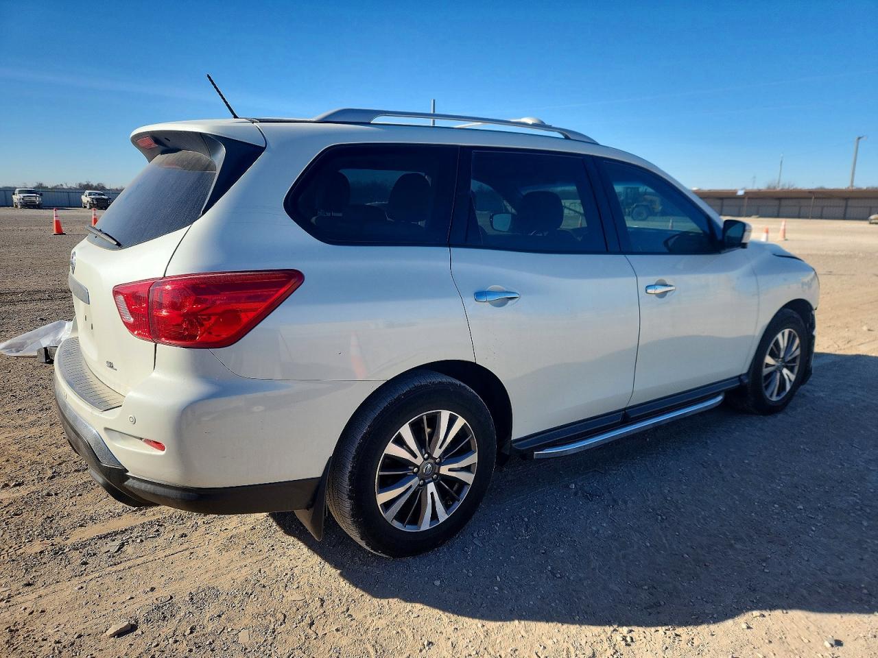 2017 NISSAN PATHFINDER S photo 3