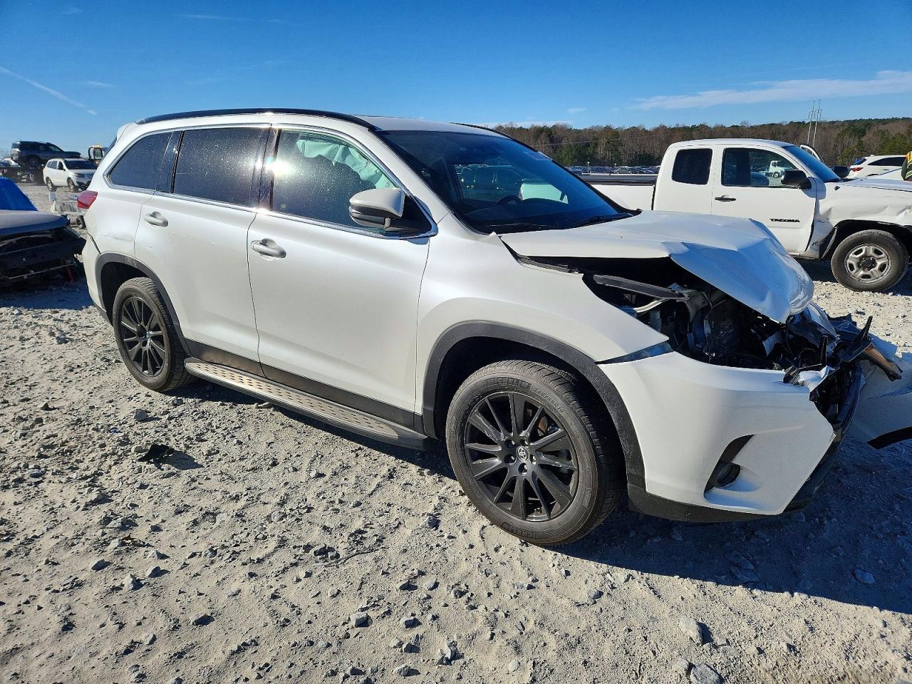 2019 TOYOTA HIGHLANDER SE photo 4