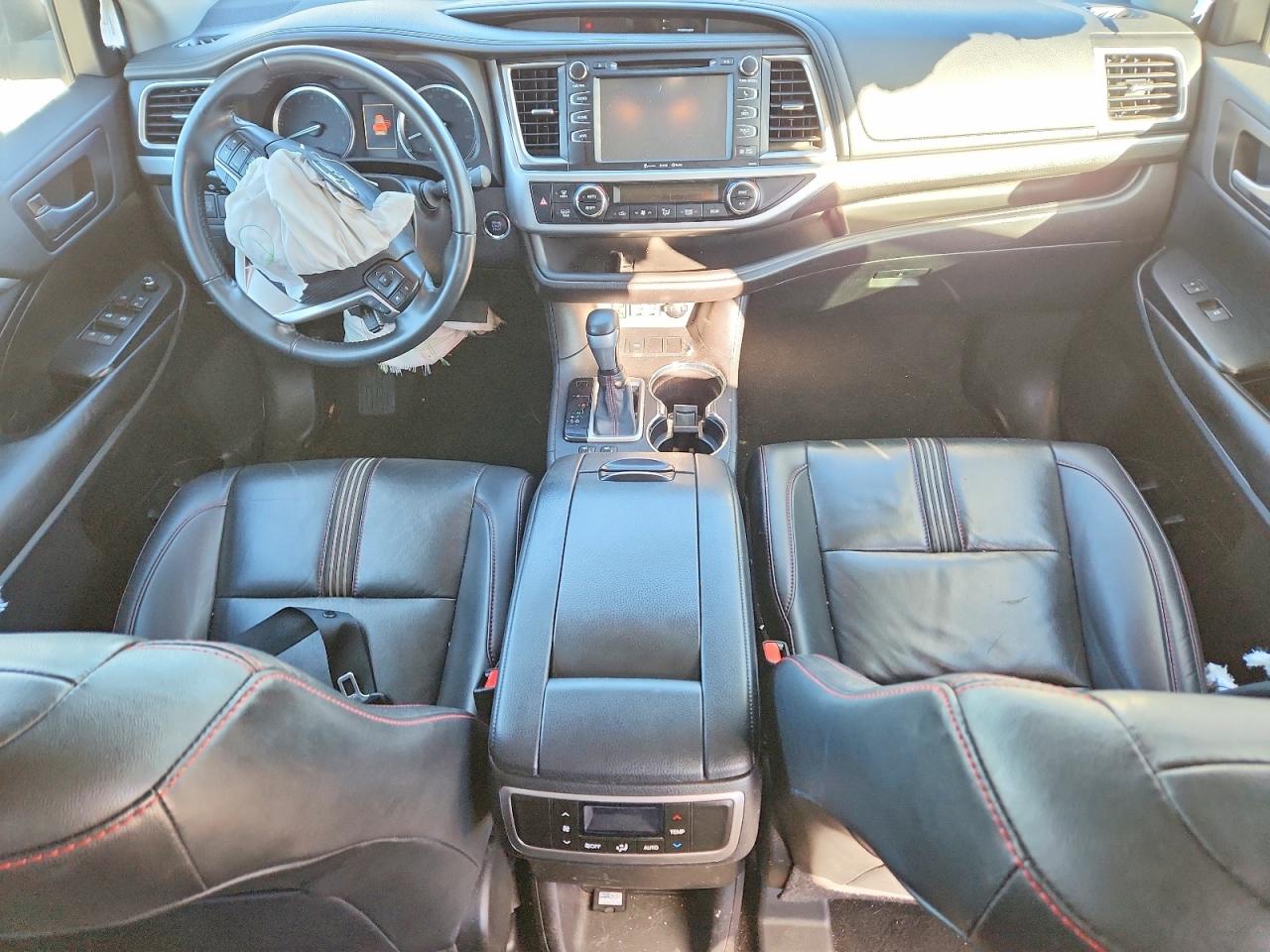 2019 TOYOTA HIGHLANDER SE photo 8
