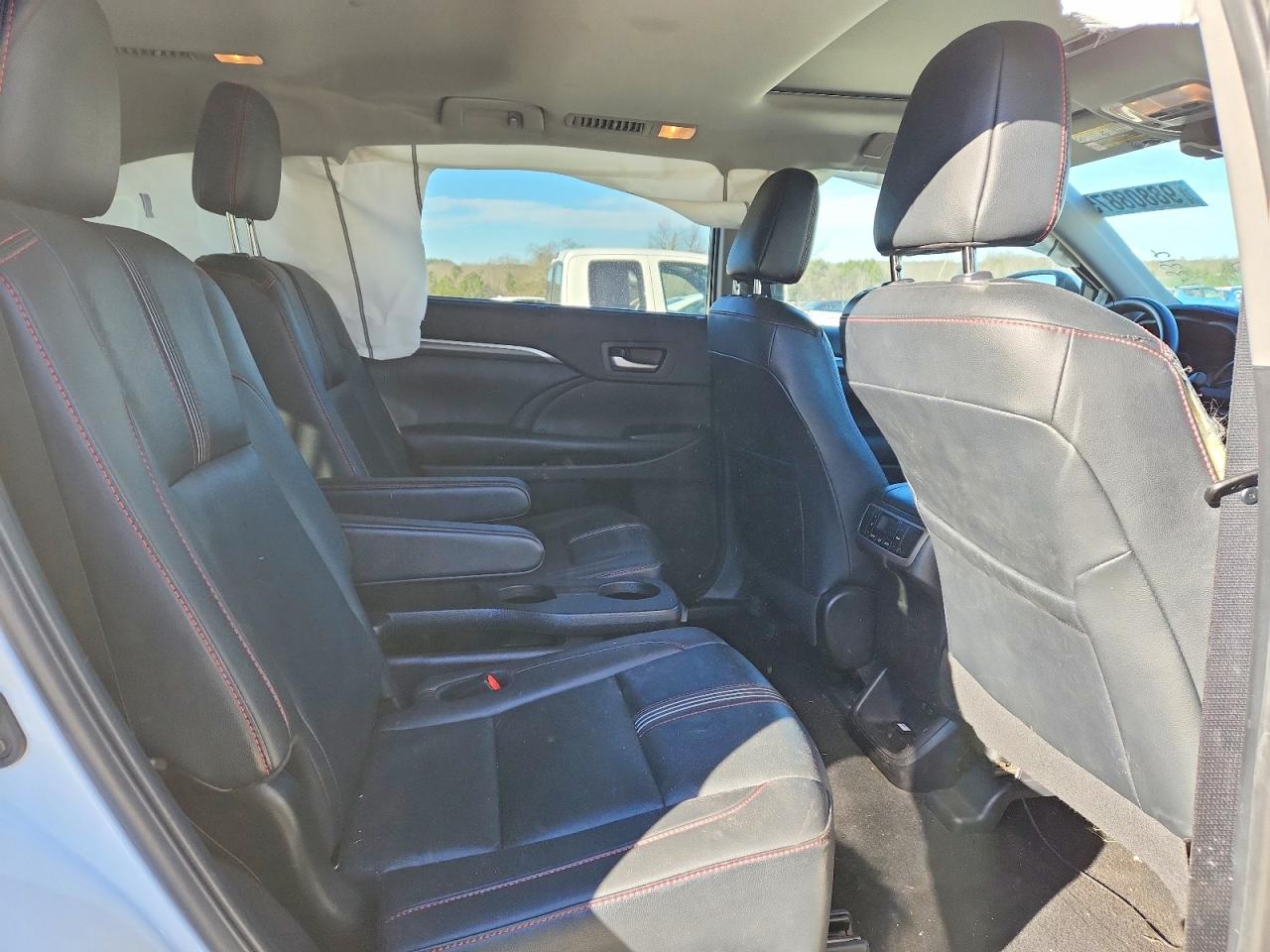 2019 TOYOTA HIGHLANDER SE photo 11