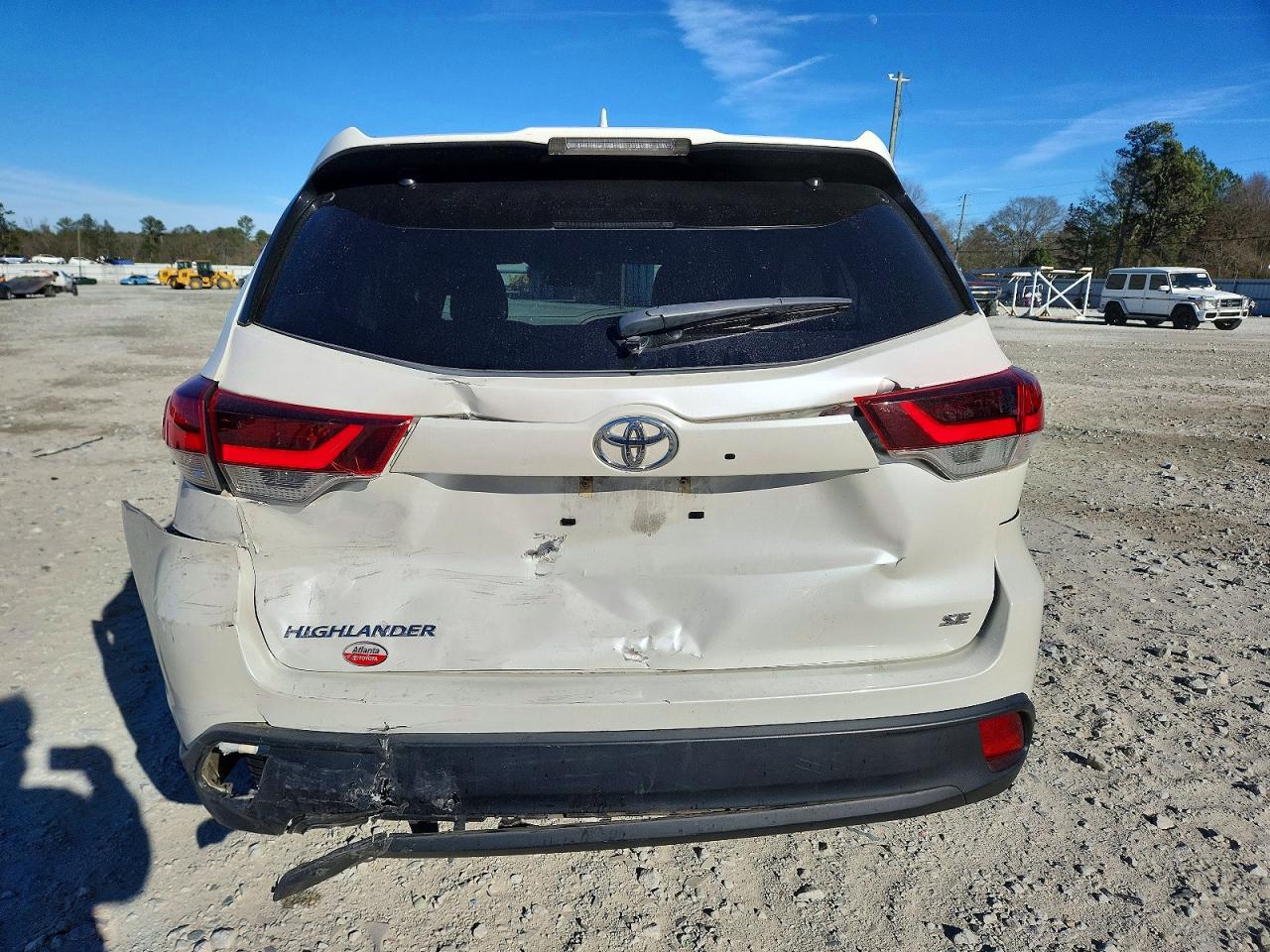 2019 TOYOTA HIGHLANDER SE photo 6