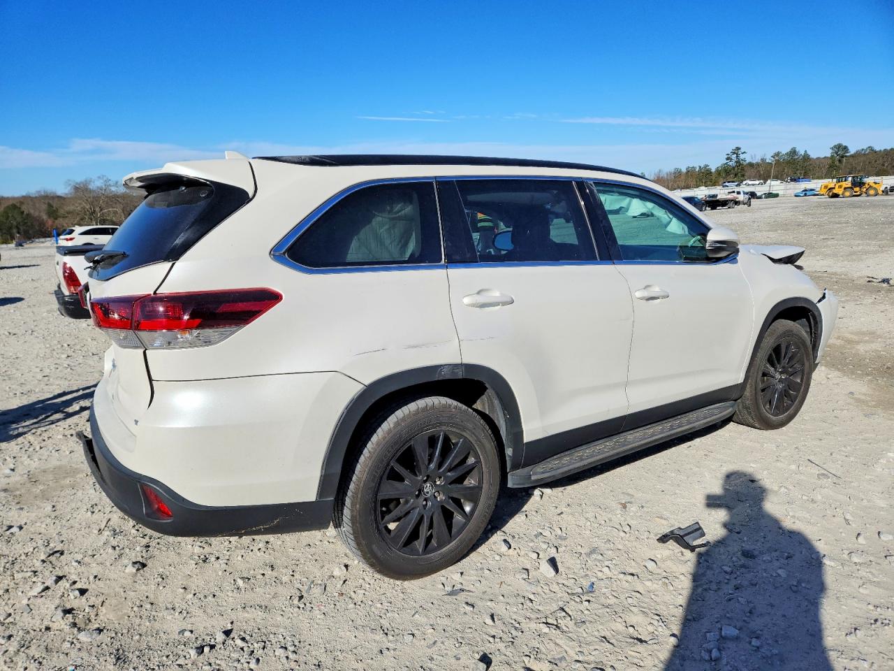 2019 TOYOTA HIGHLANDER SE photo 3