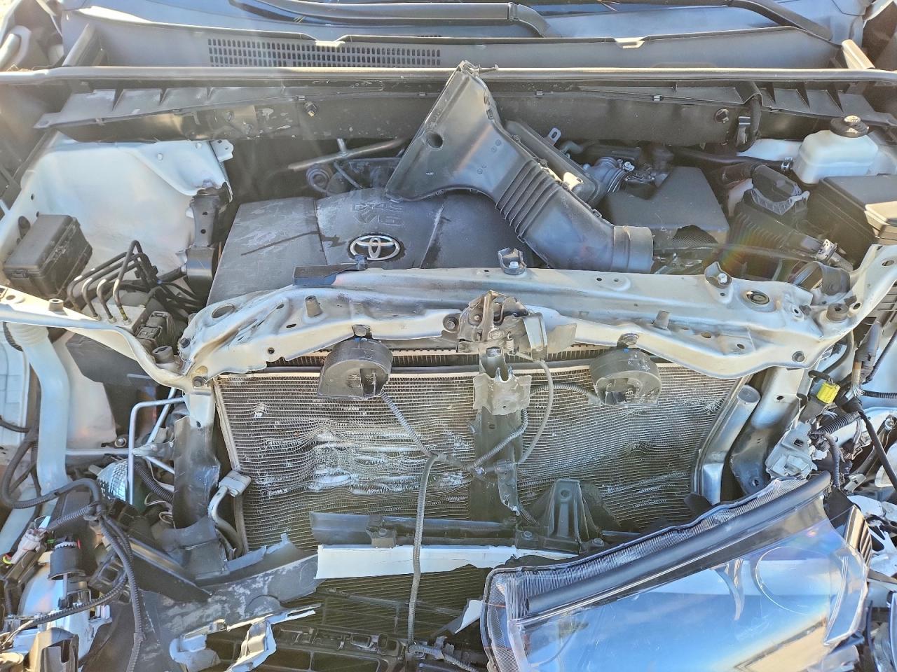 2019 TOYOTA HIGHLANDER SE photo 12