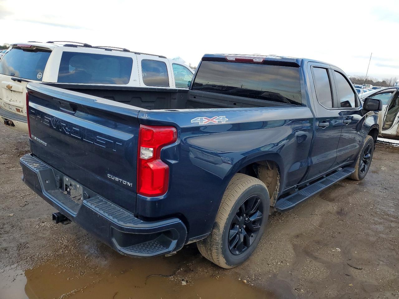 2021 CHEVROLET SILVERADO K1500 CUSTOM photo 3