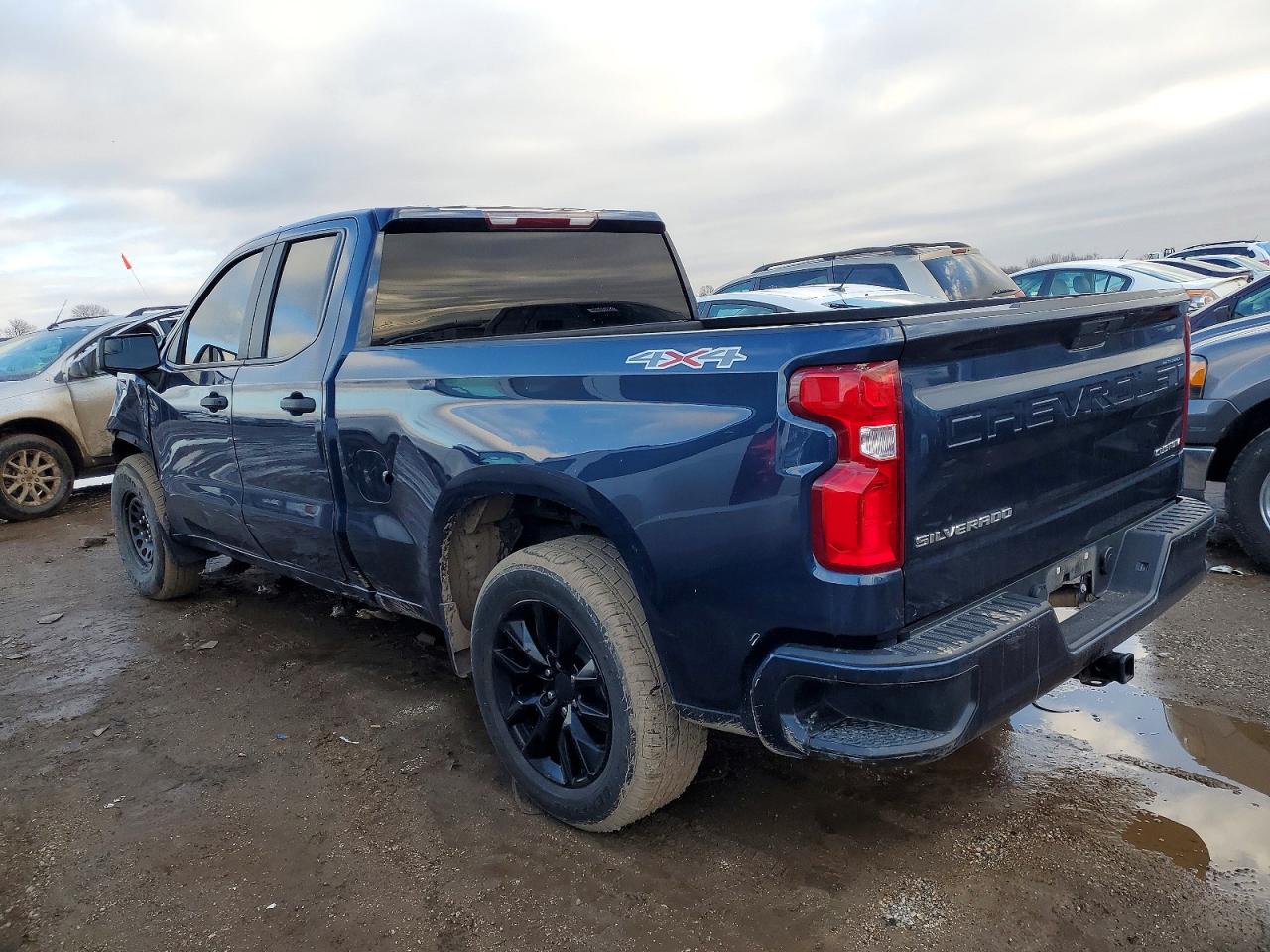 2021 CHEVROLET SILVERADO K1500 CUSTOM photo 2