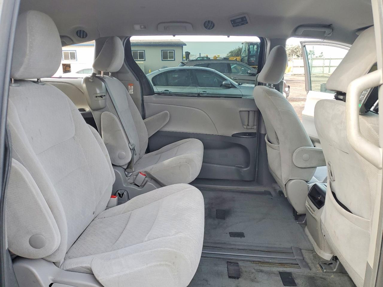 2015 TOYOTA SIENNA photo 21
