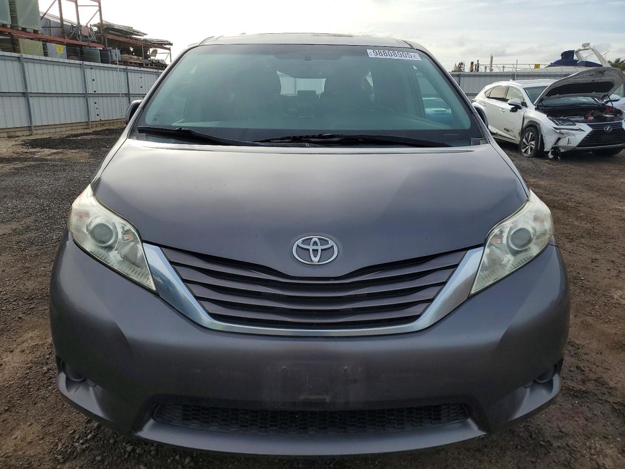 2015 TOYOTA SIENNA photo 9