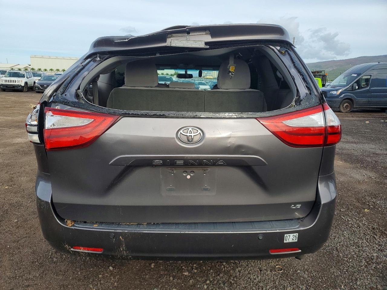 2015 TOYOTA SIENNA photo 11