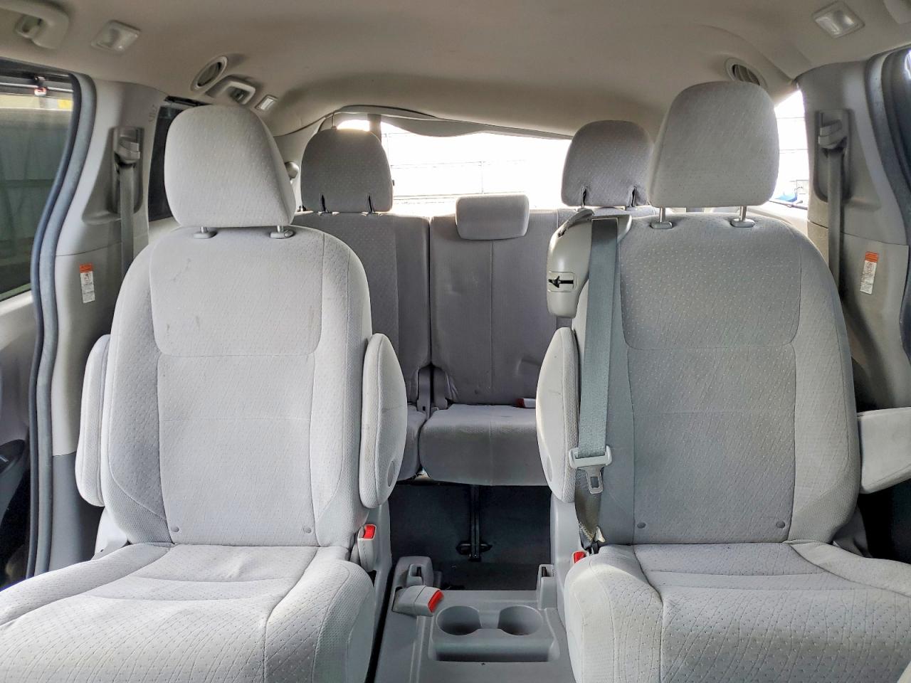 2015 TOYOTA SIENNA photo 19