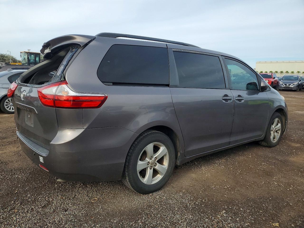 2015 TOYOTA SIENNA photo 5