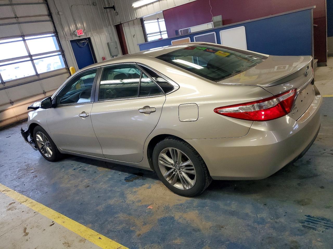 2017 TOYOTA CAMRY LE photo 2