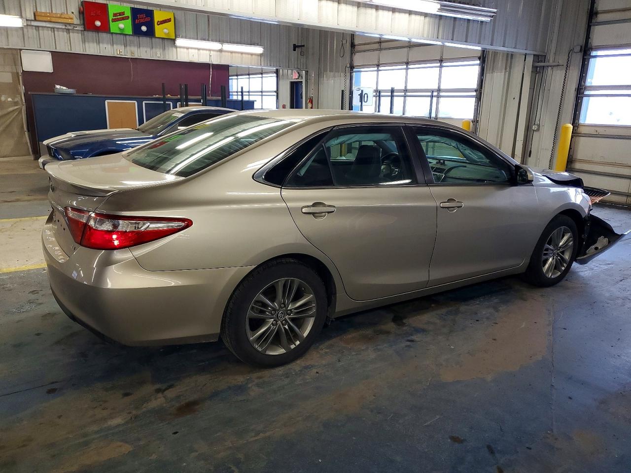 2017 TOYOTA CAMRY LE photo 3