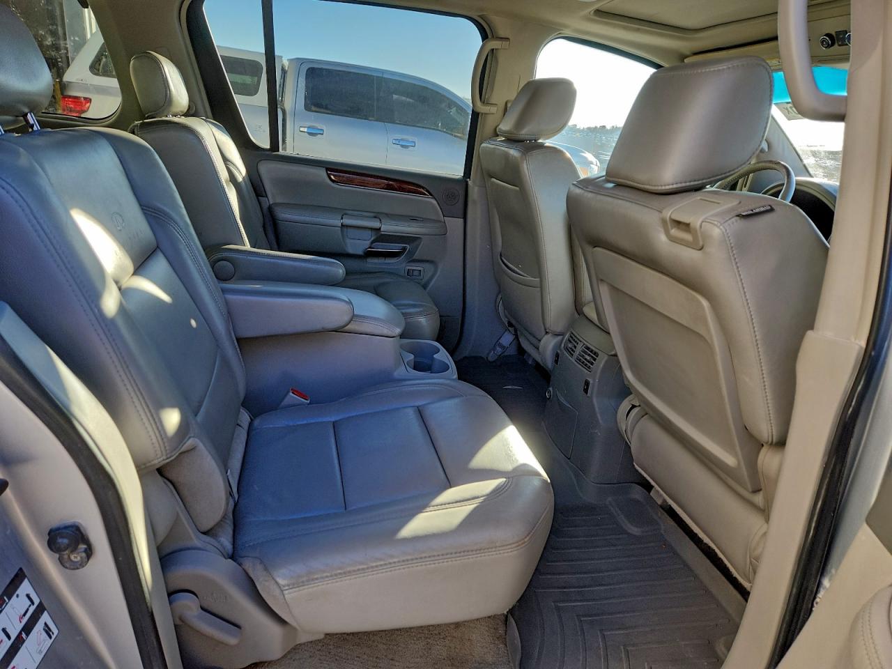 2008 INFINITI QX56 photo 11