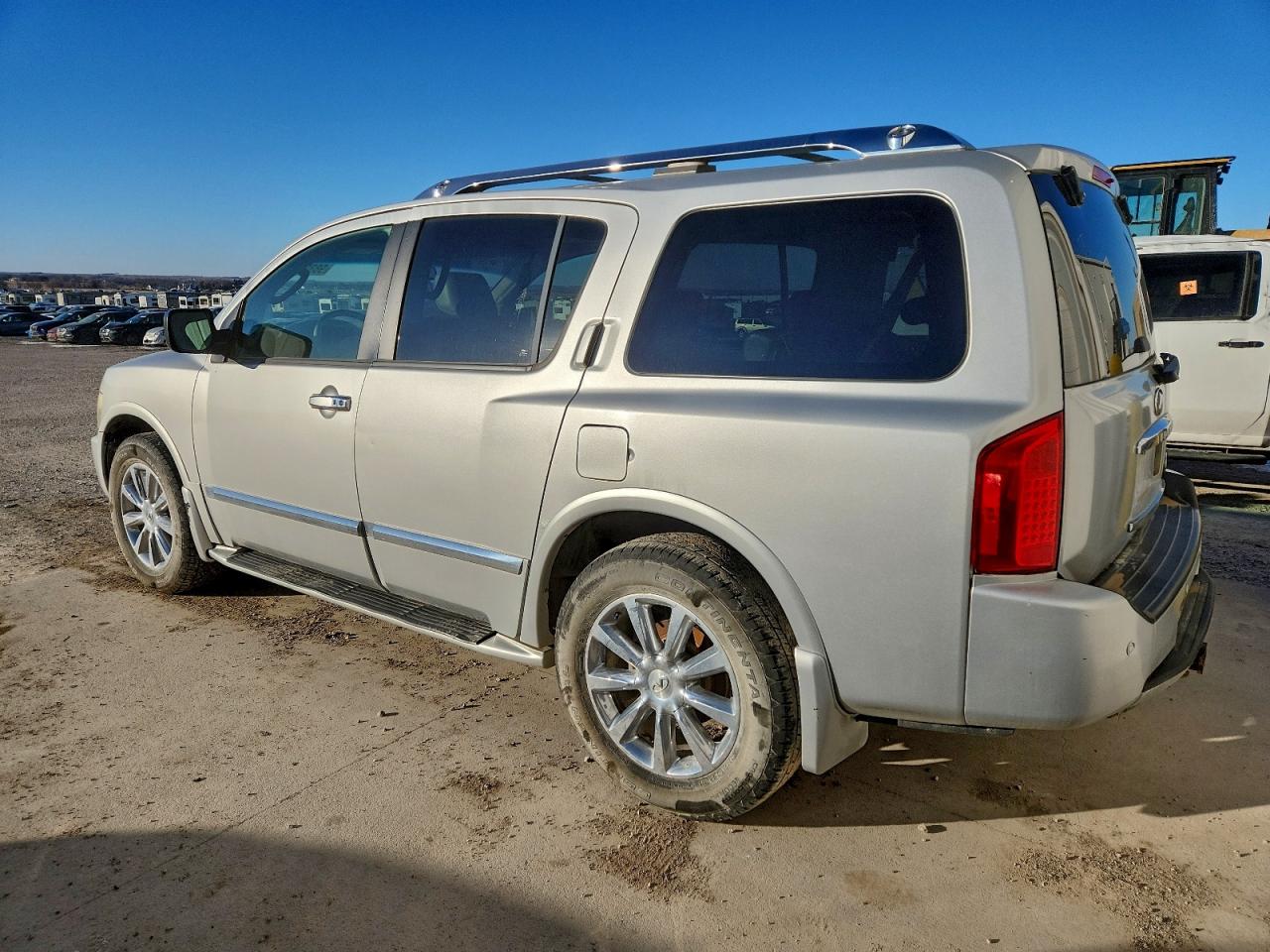 2008 INFINITI QX56 photo 2