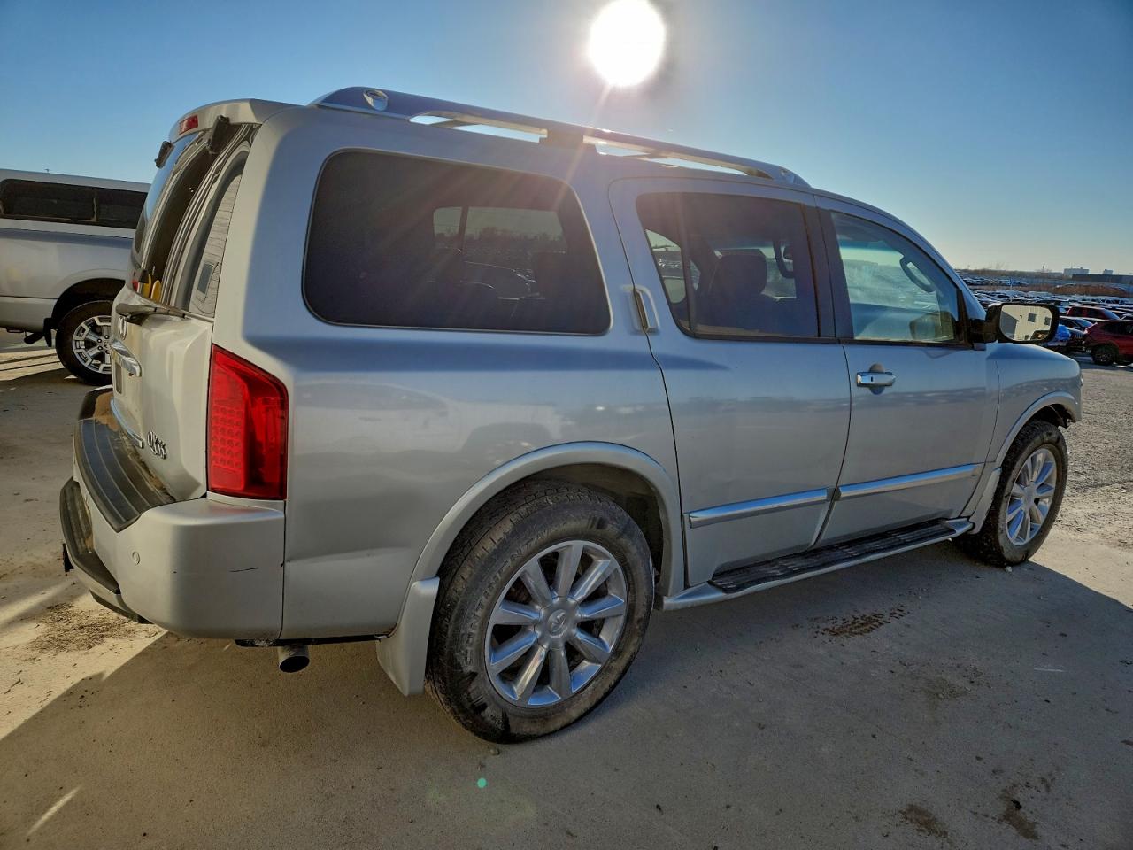 2008 INFINITI QX56 photo 3