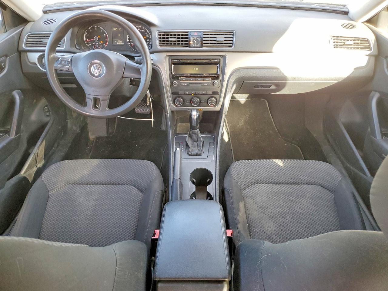 2014 VOLKSWAGEN PASSAT S photo 8