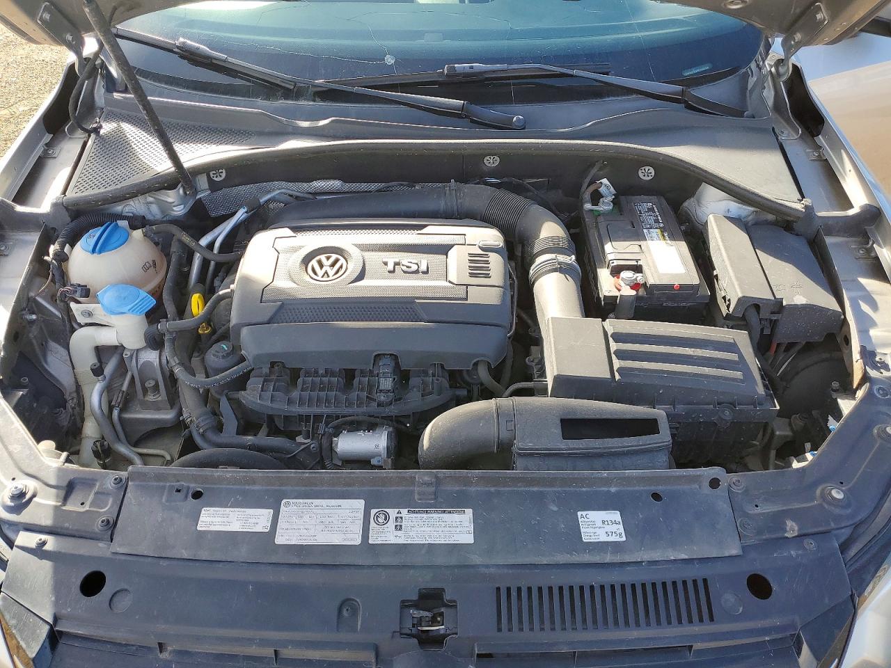 2014 VOLKSWAGEN PASSAT S photo 11