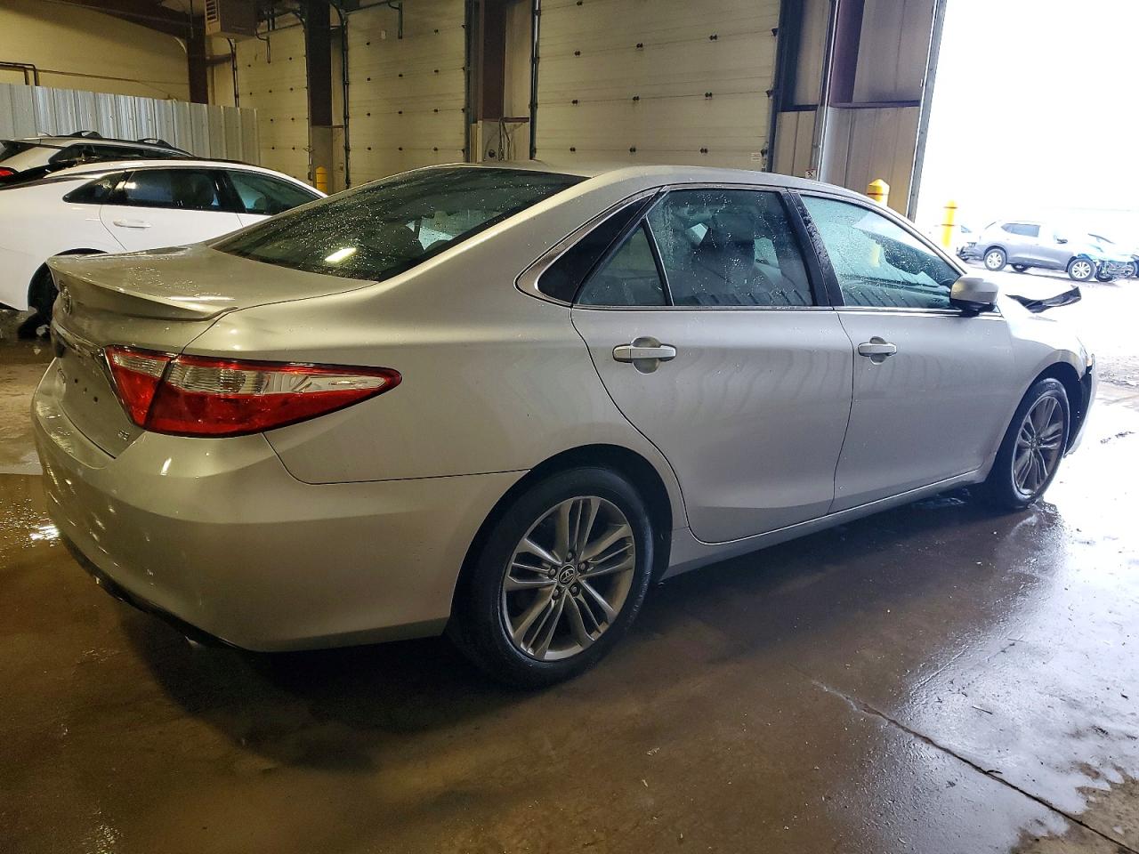 2015 TOYOTA CAMRY LE photo 3