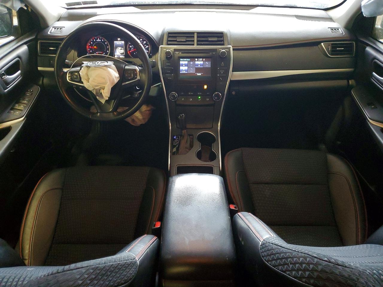 2015 TOYOTA CAMRY LE photo 8