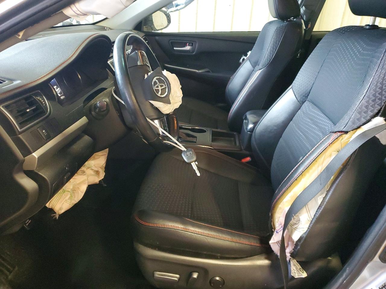 2015 TOYOTA CAMRY LE photo 7