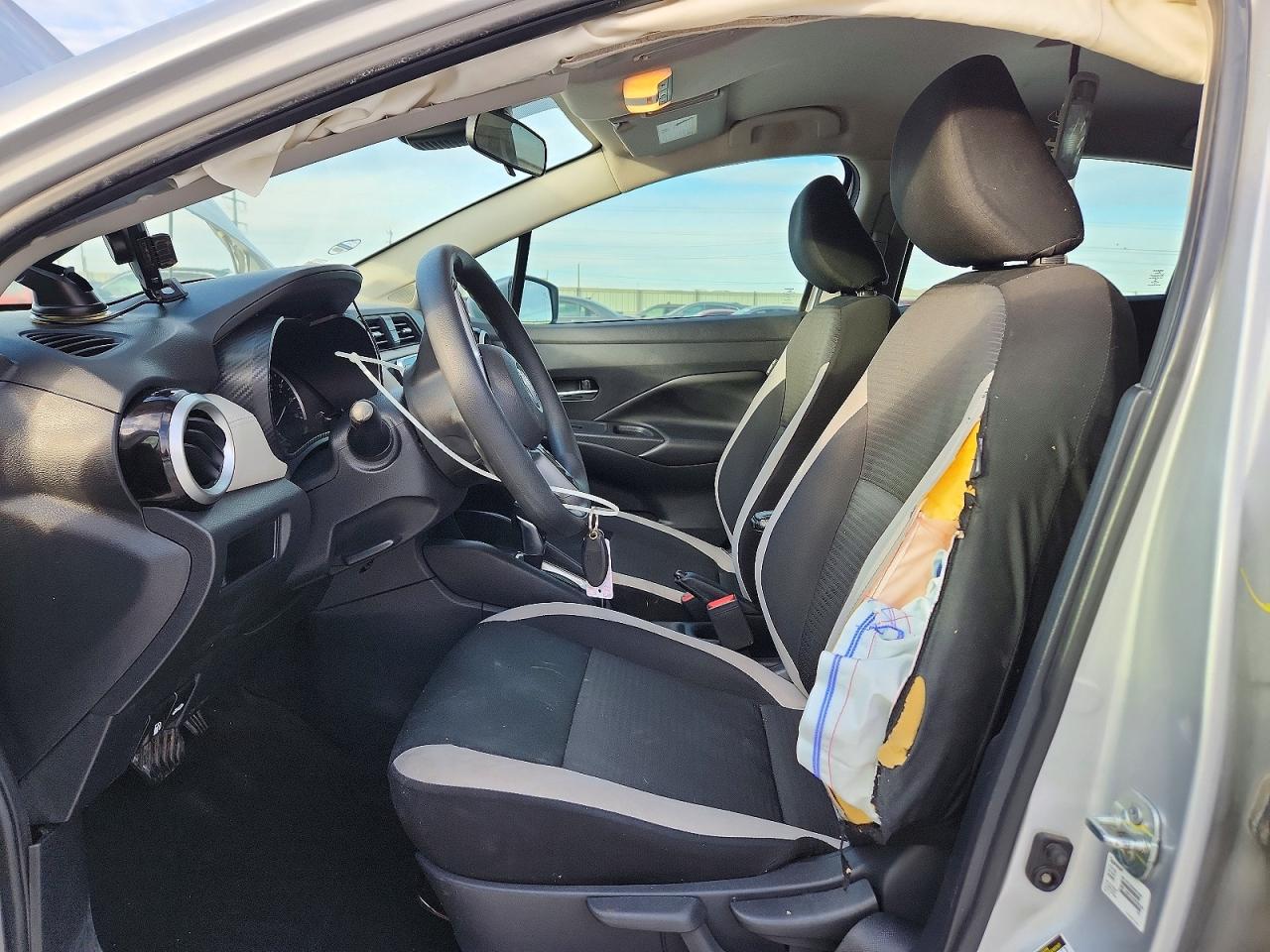2020 NISSAN VERSA SV photo 7