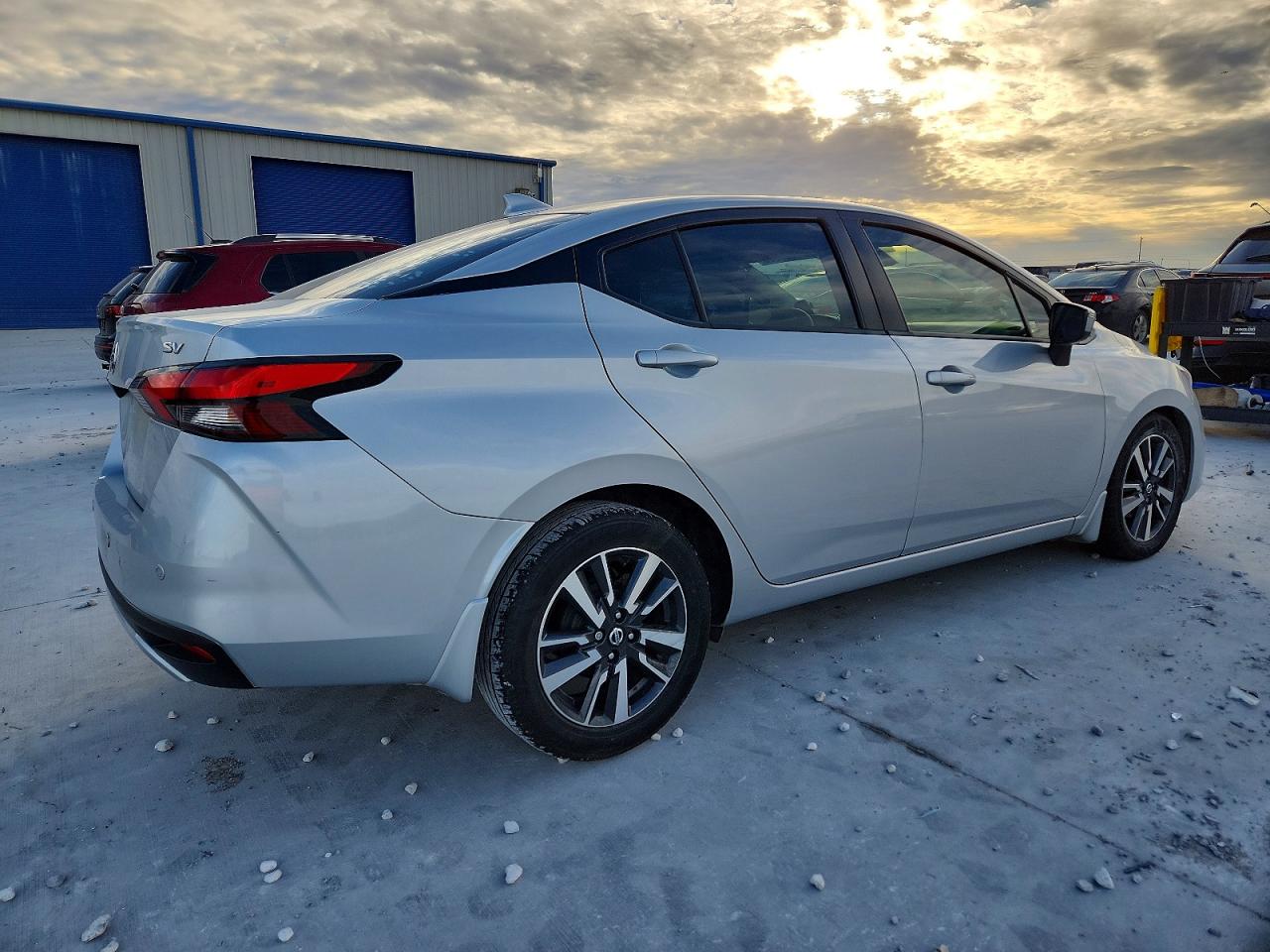 2020 NISSAN VERSA SV photo 3