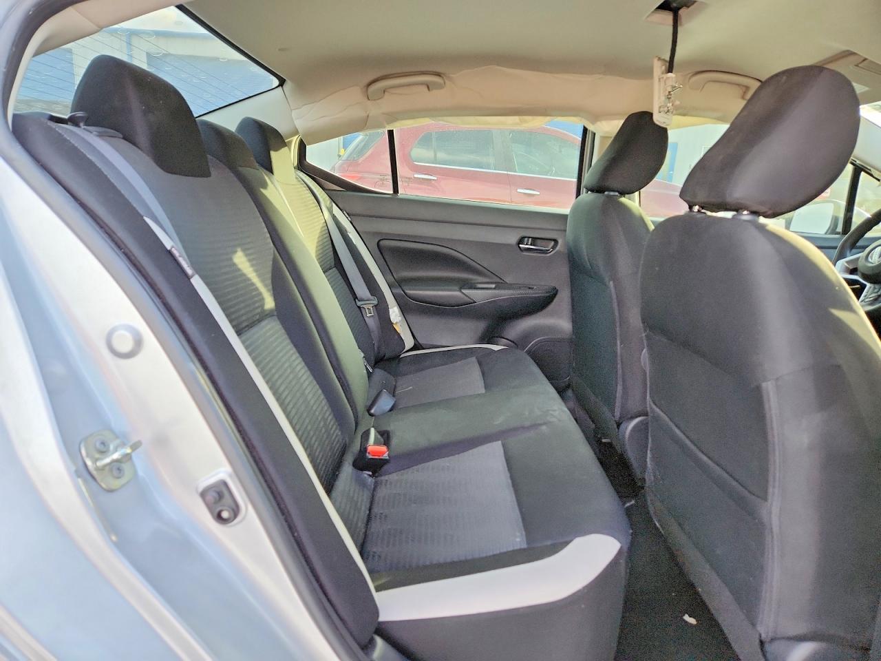 2020 NISSAN VERSA SV photo 10