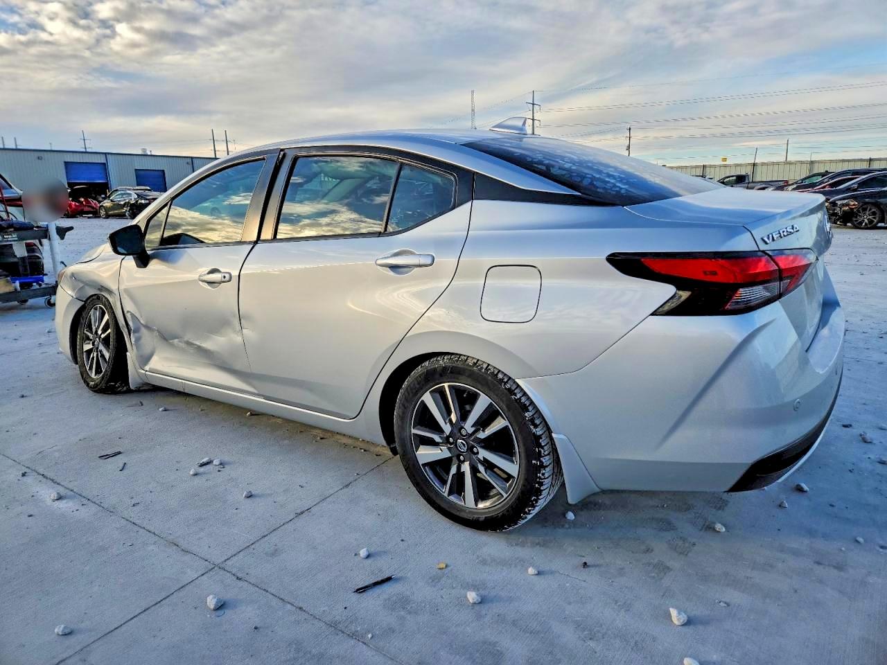 2020 NISSAN VERSA SV photo 2