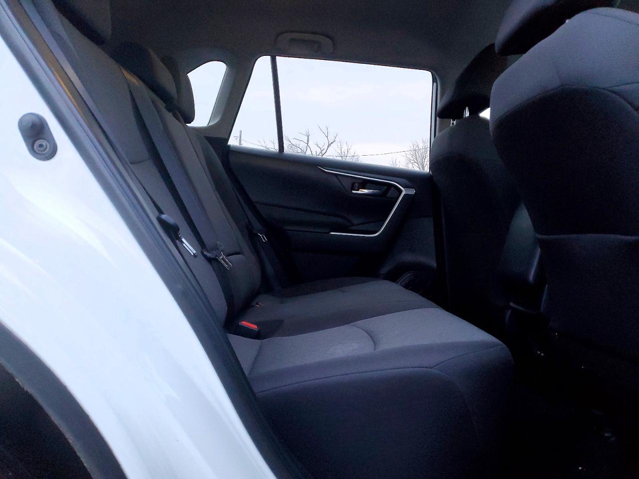 2022 TOYOTA RAV4 XLE photo 11