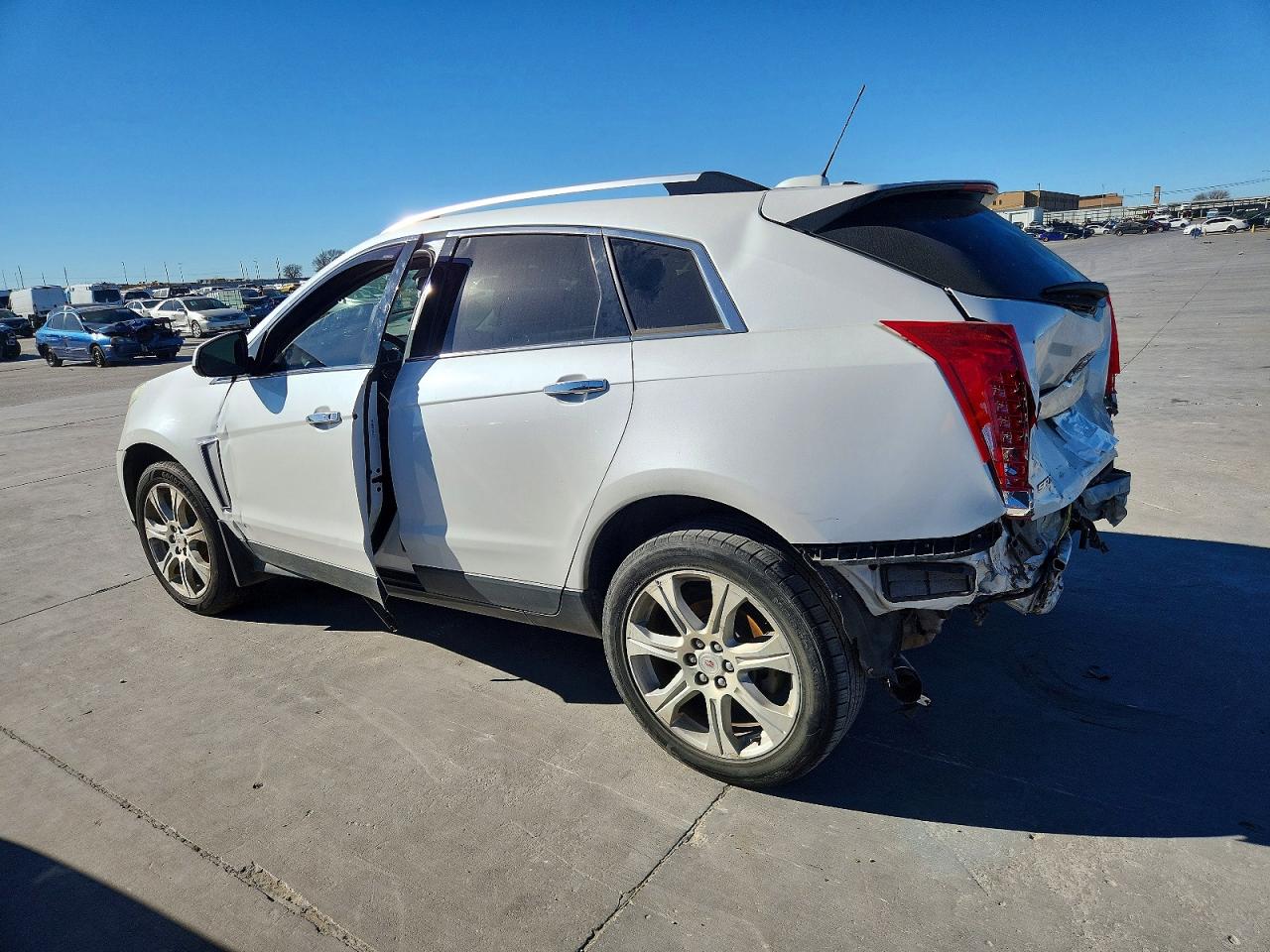 2016 CADILLAC SRX photo 2