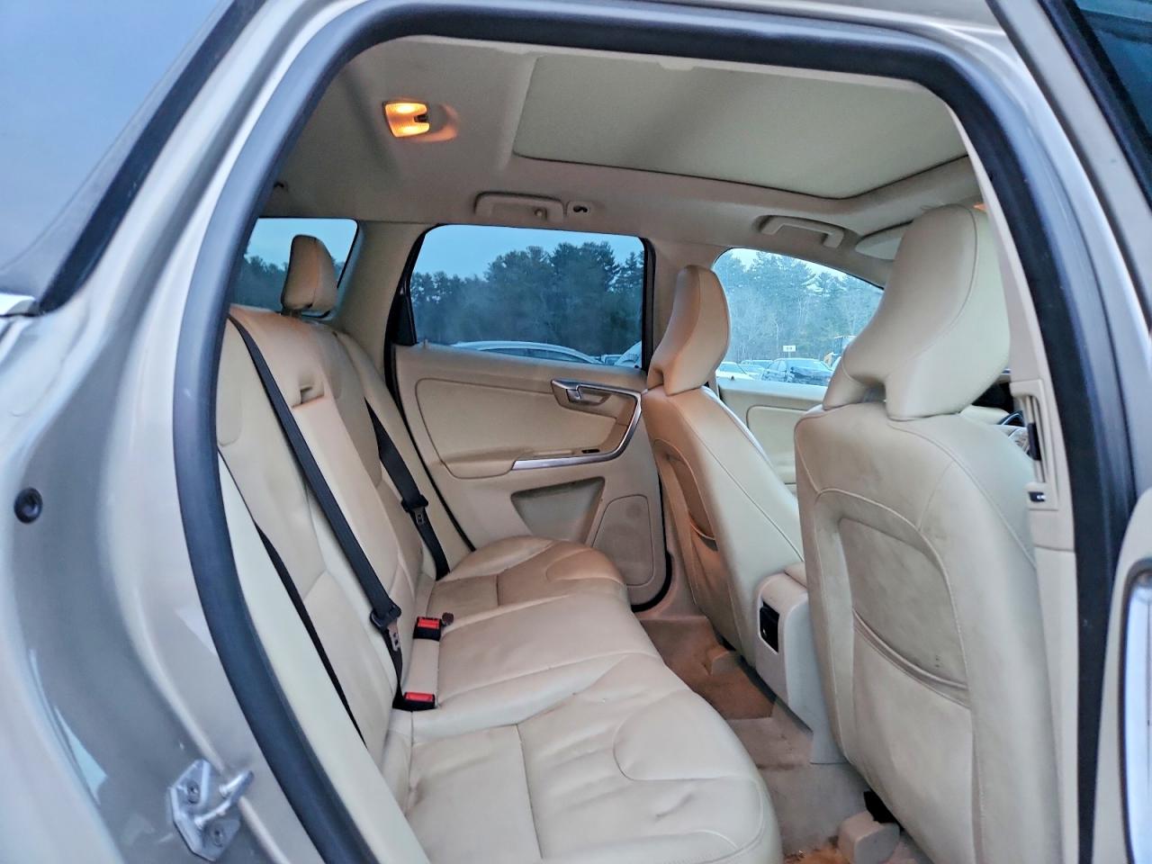2015 VOLVO XC60 T6 PREMIER photo 11
