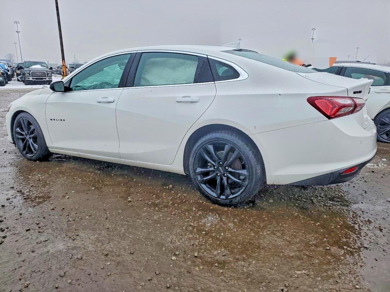 2021 CHEVROLET MALIBU LT photo 2