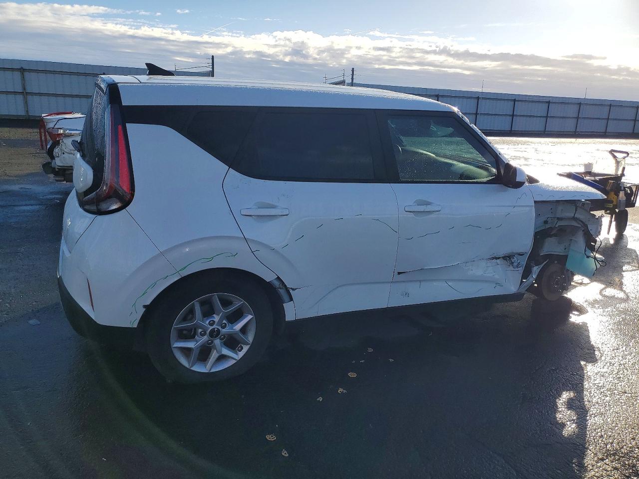 2025 KIA SOUL LX photo 3