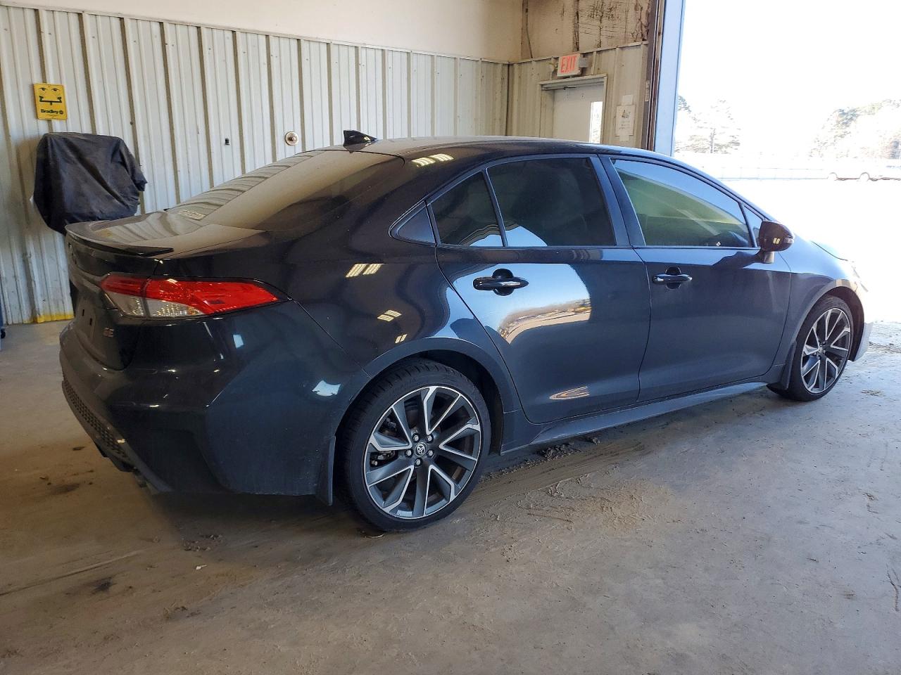 2021 TOYOTA COROLLA SE photo 3